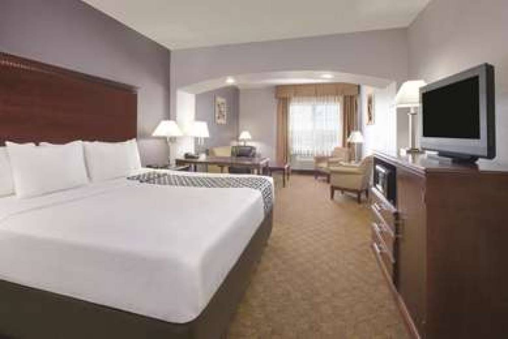 La Quinta Inn & Suites Corsicana 8