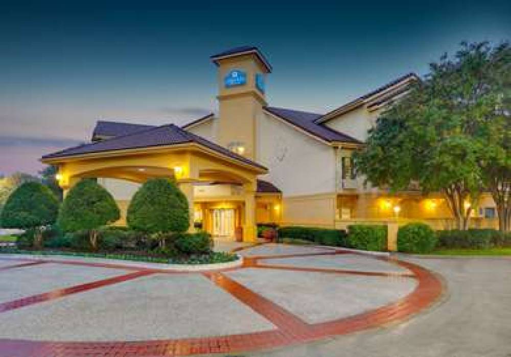 La Quinta Inn & Suites Dallas Addison Galleria