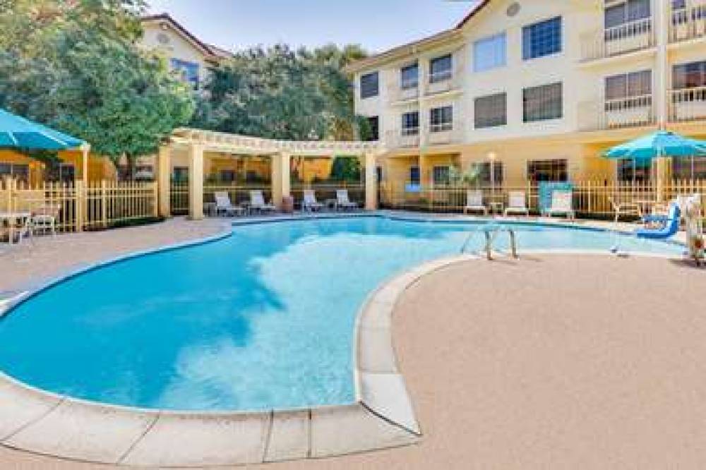 La Quinta Inn & Suites Dallas - Addison Galleria 6