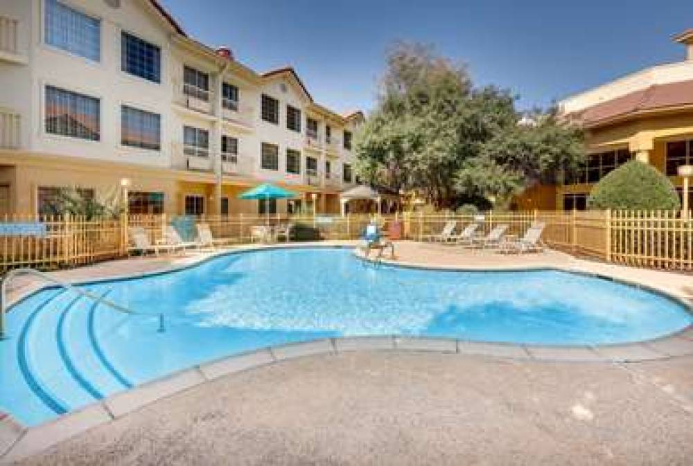 La Quinta Inn & Suites Dallas - Addison Galleria 5