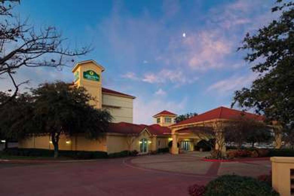 La Quinta Inn & Suites Dallas Arlington South 2