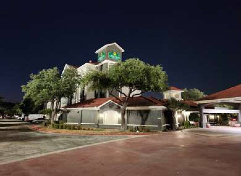 La Quinta Inn & Suites Dallas Arlington South 5