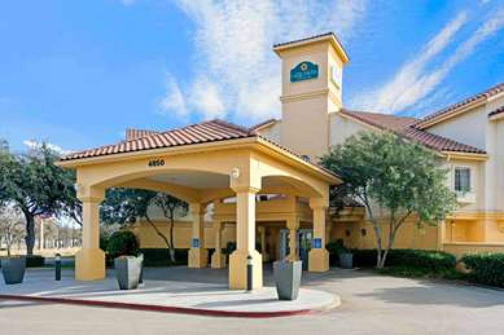 La Quinta Inn & Suites Dallas DFW Airport North 3