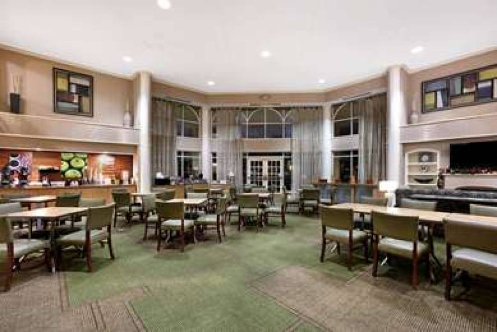 La Quinta Inn & Suites Dallas DFW Airport North 9