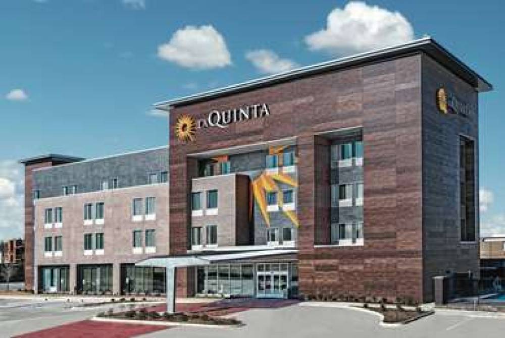 La Quinta Inn & Suites Dallas Grand Prairie North 1