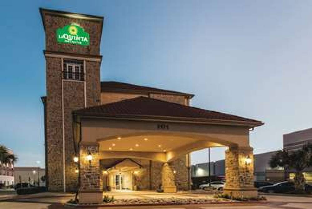 La Quinta Inn & Suites Dallas Grand Prairie South 1