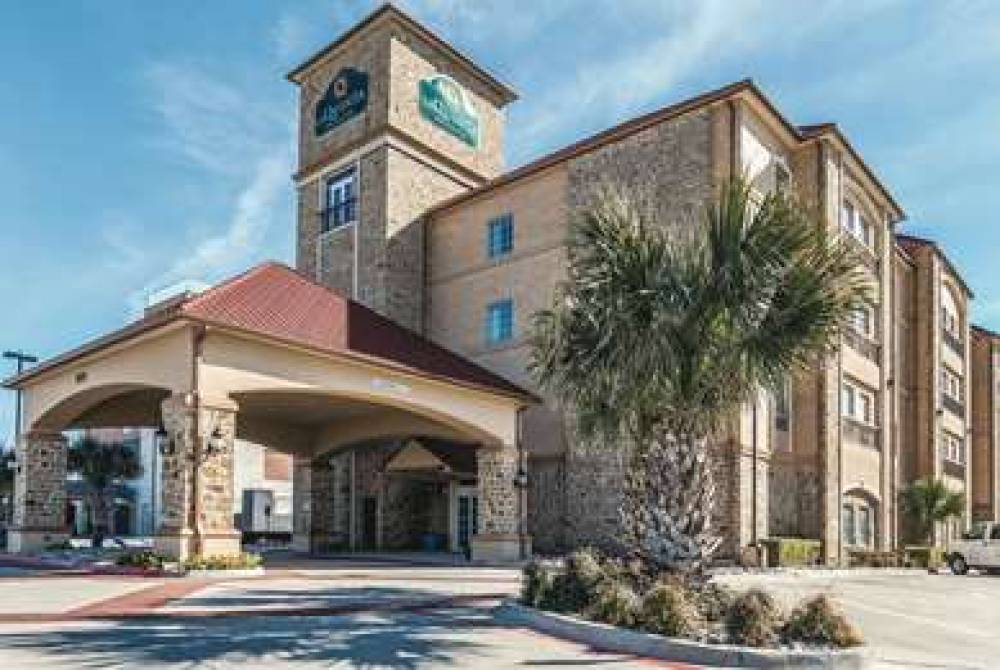 La Quinta Inn & Suites Dallas Grand Prairie South 3