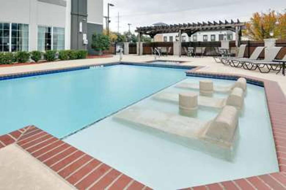 La Quinta Inn & Suites Dallas Love Field 7