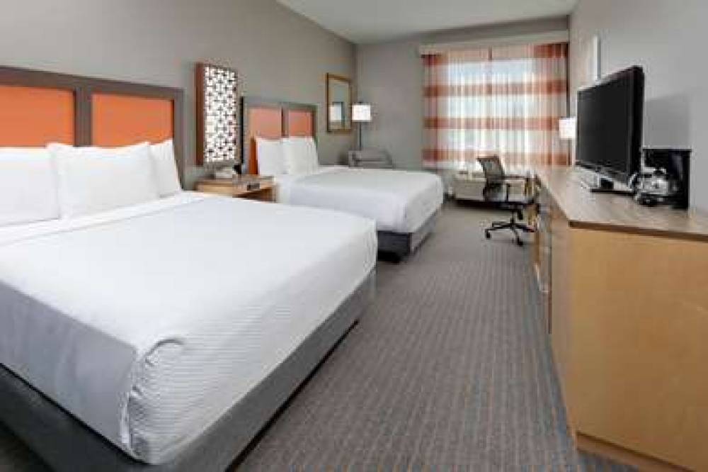 La Quinta Inn & Suites Dallas Love Field 10