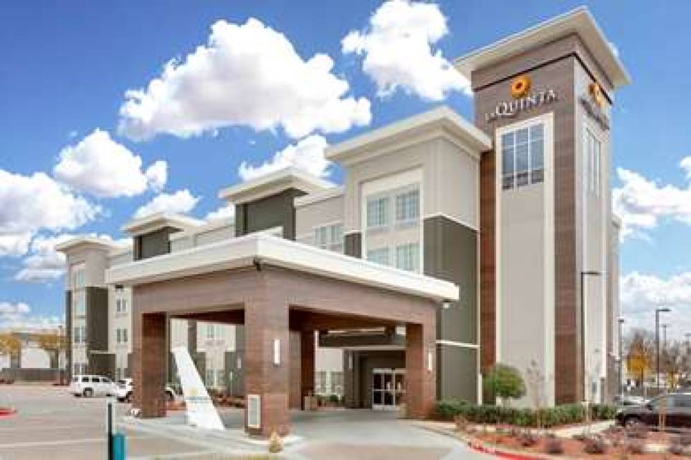 La Quinta Inn & Suites Dallas Love Field 3