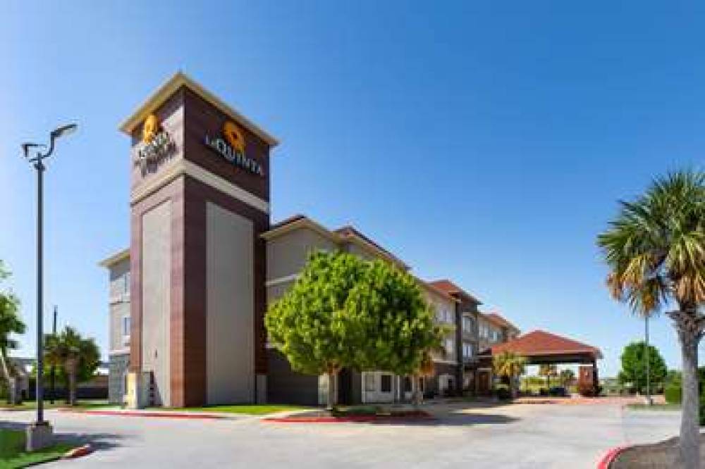 La Quinta Inn & Suites Deer Park 9