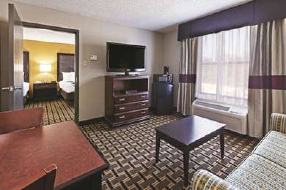 La Quinta Inn & Suites Denison - North Lake Texoma 10