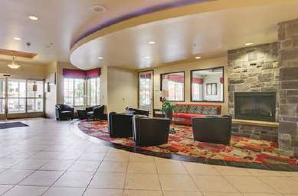 La Quinta Inn & Suites Denver Gateway Park 6