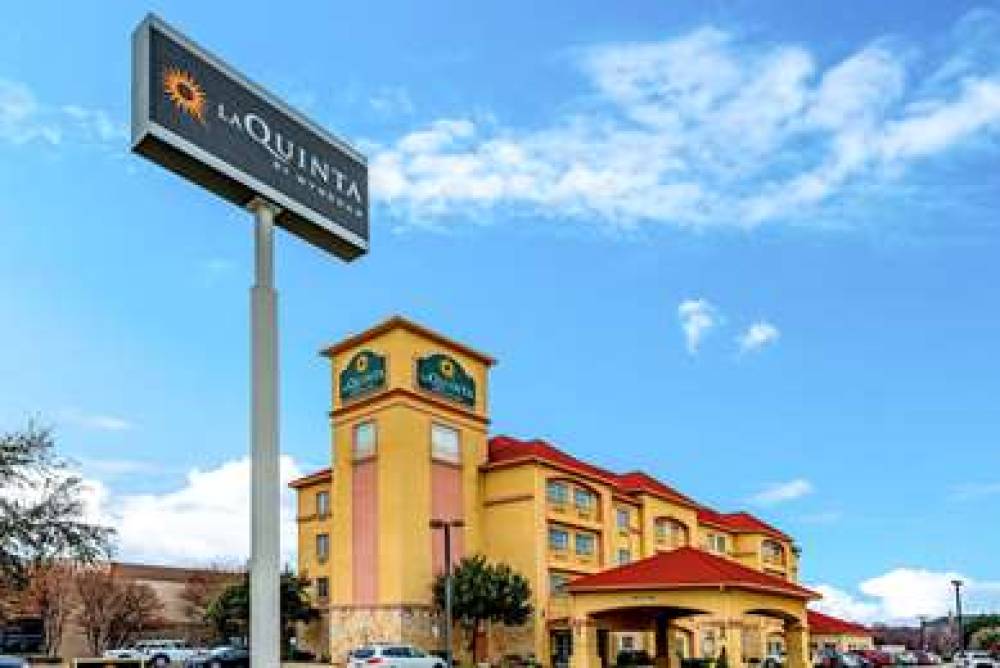 La Quinta Inn & Suites DFW Airport West - Bedford 1