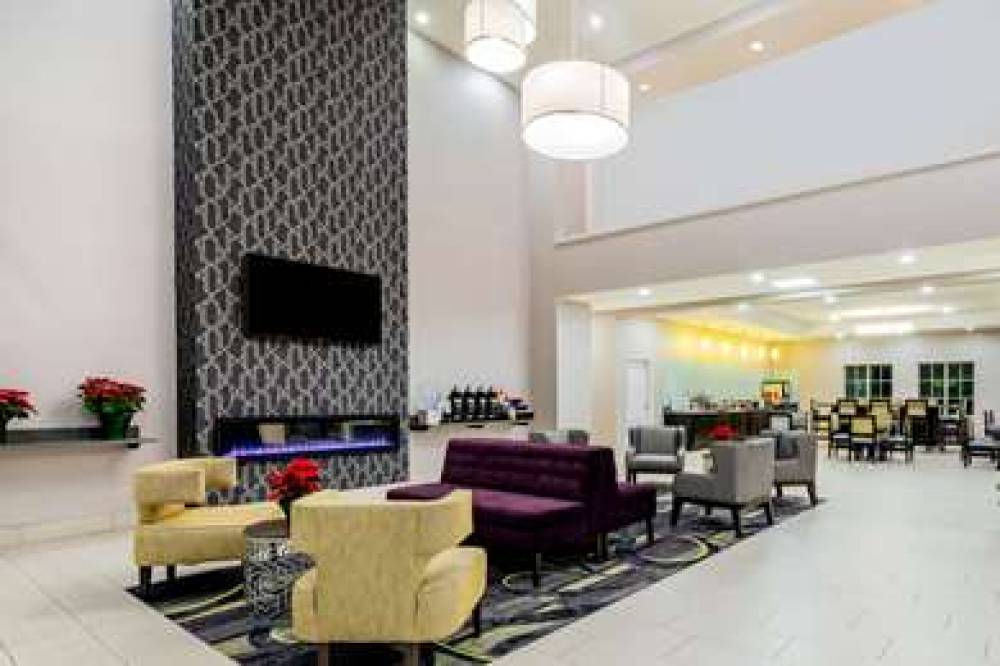 La Quinta Inn & Suites DFW Airport West - Bedford 5