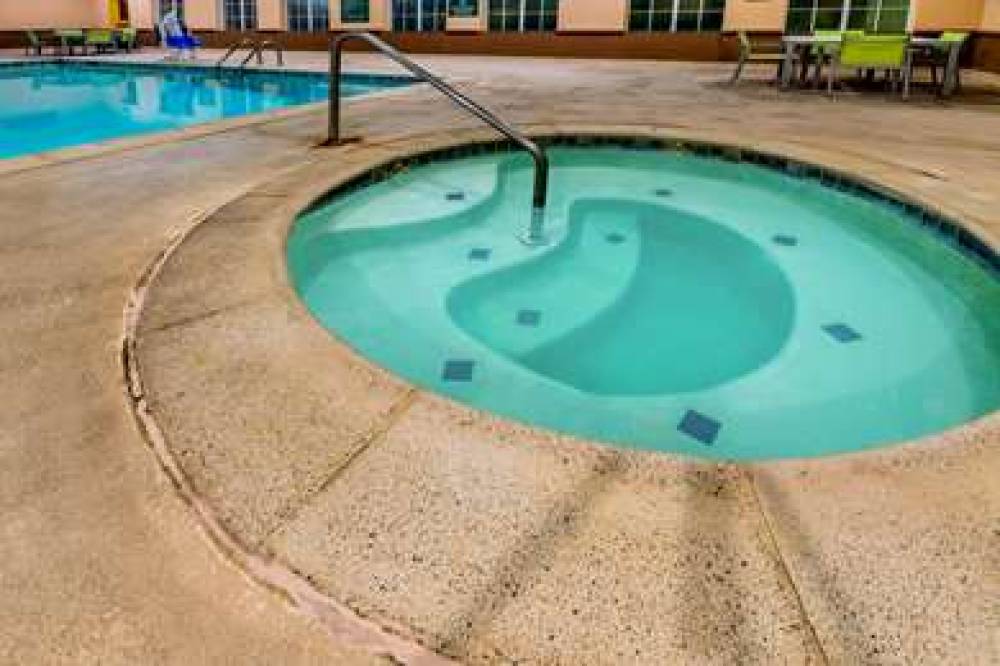 La Quinta Inn & Suites DFW Airport West - Bedford 7