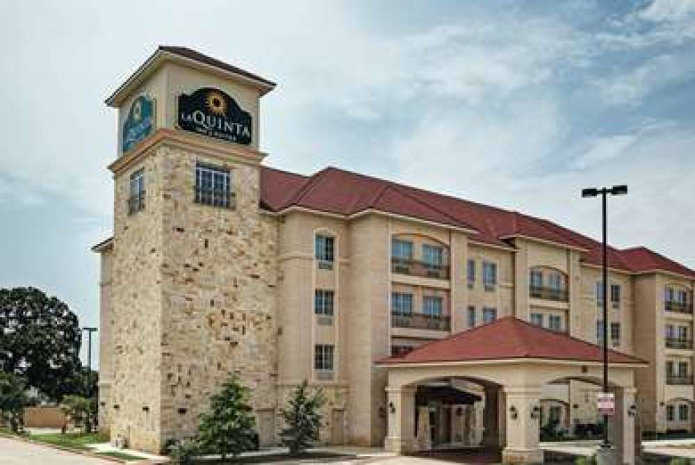 La Quinta Inn & Suites DFW Airport West - Euless 2