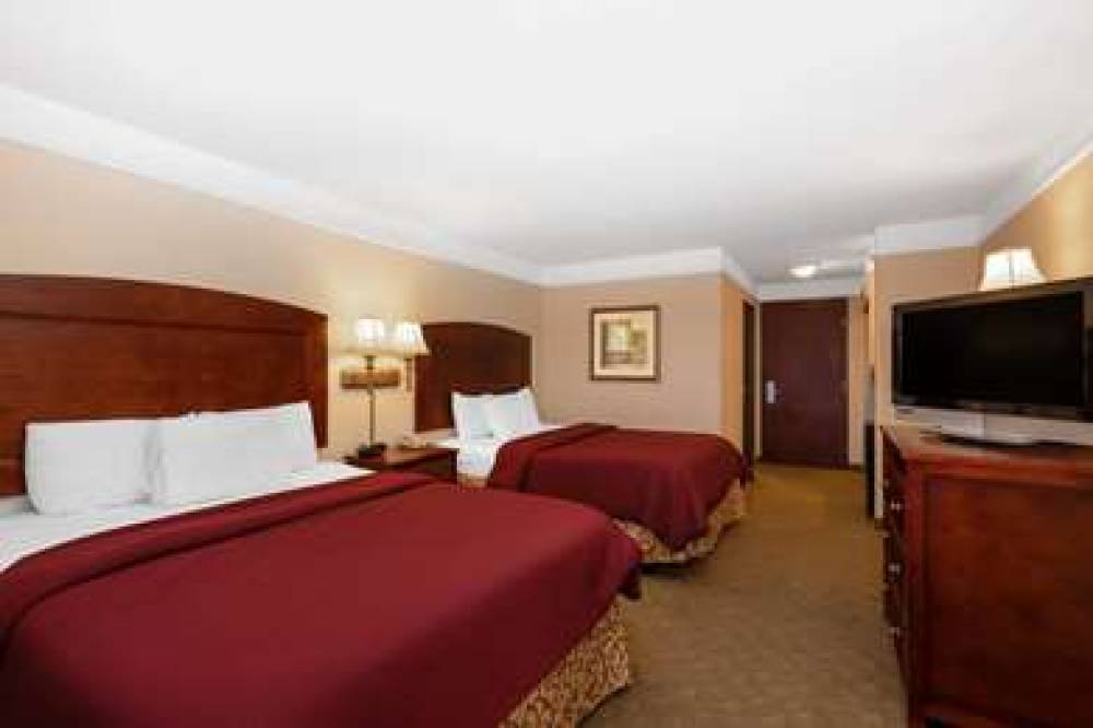 La Quinta Inn & Suites Dodge City 10