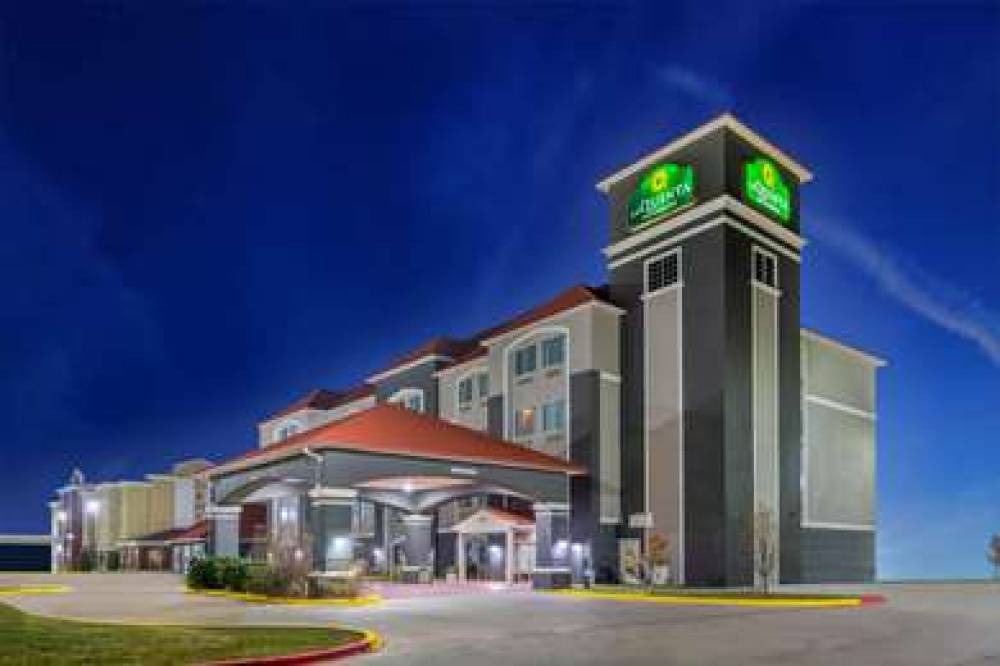 La Quinta Inn & Suites Dumas 4