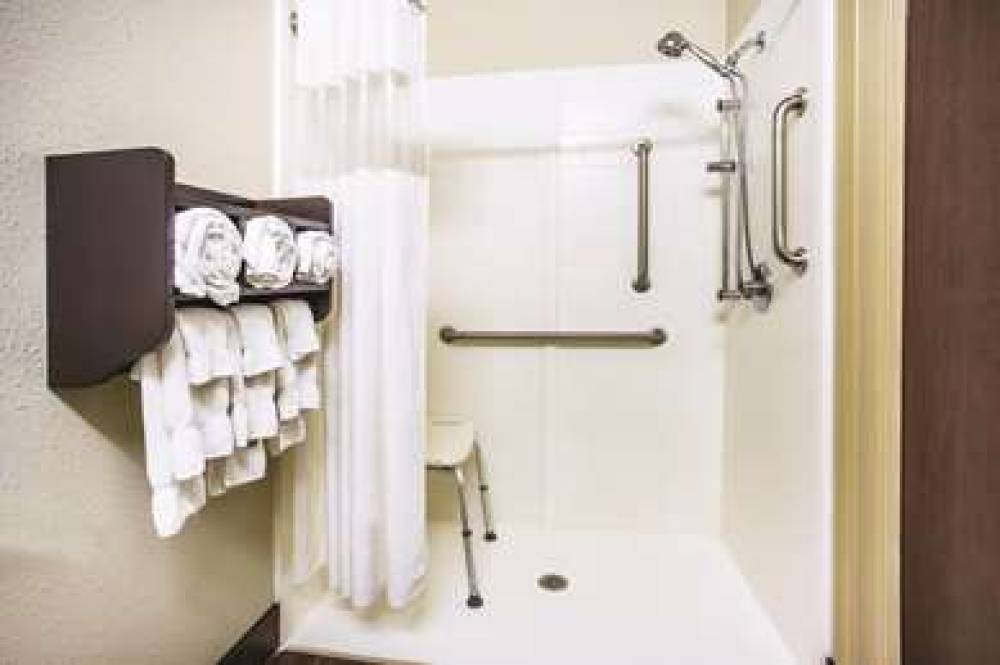 La Quinta Inn & Suites Evansville 5