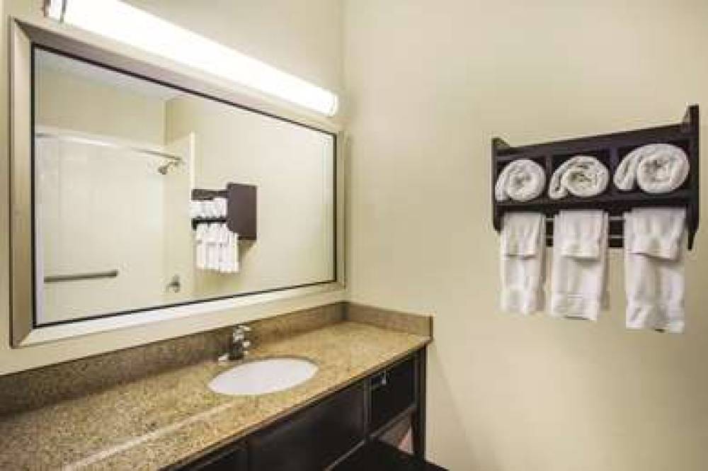 La Quinta Inn & Suites Evansville 6