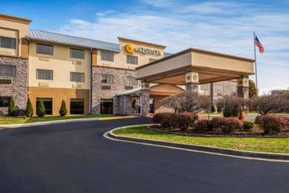 La Quinta Inn & Suites Fairborn Wright-Patterson 1