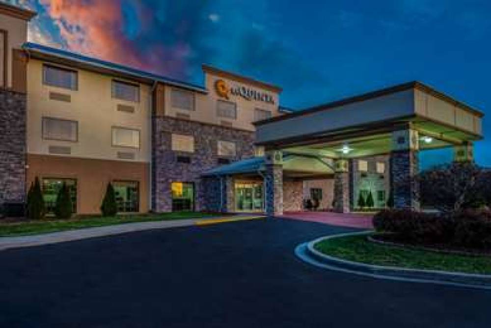 La Quinta Inn & Suites Fairborn Wright-Patterson 2