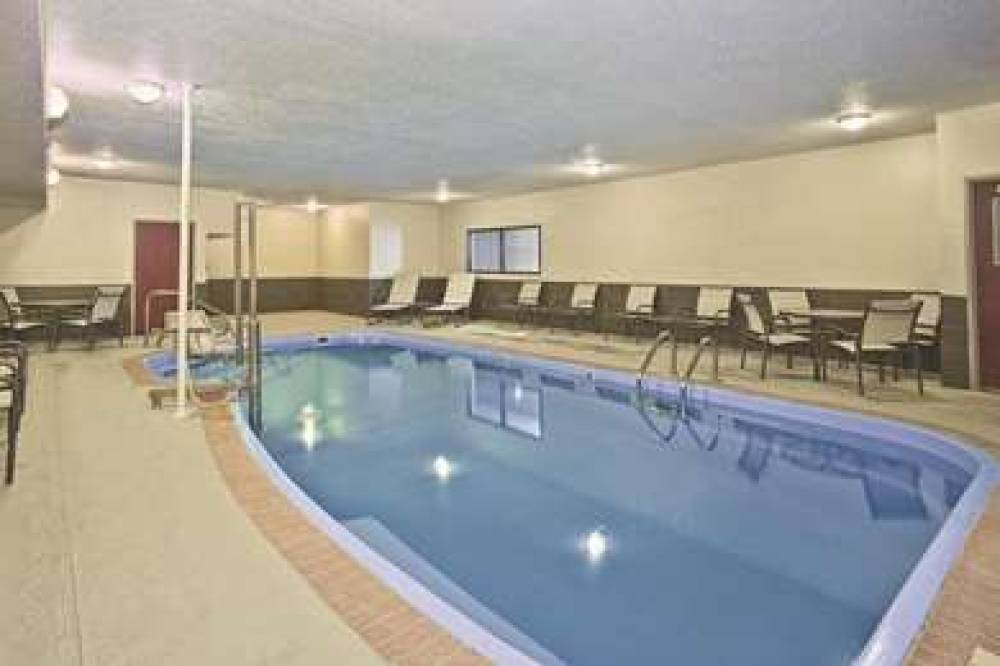 La Quinta Inn & Suites Fairborn Wright-Patterson 8