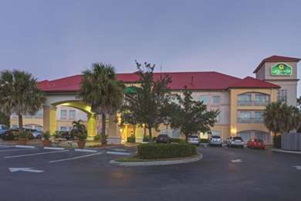 La Quinta Inn & Suites Fort Myers Airport 1