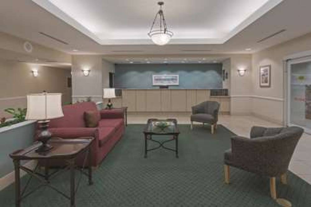 La Quinta Inn & Suites Fort Myers Airport 6