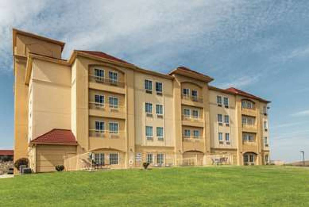 La Quinta Inn & Suites Fort Worth - Lake Worth 1