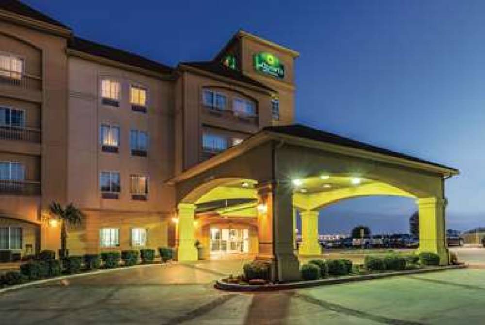 La Quinta Inn & Suites Fort Worth - Lake Worth 2