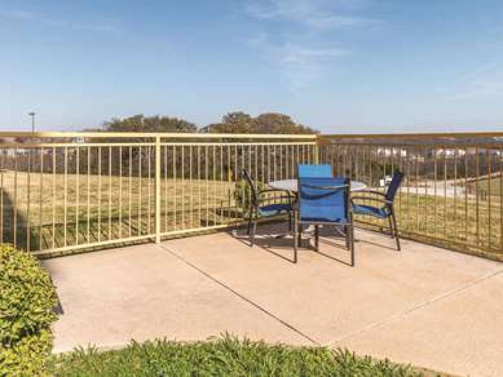 La Quinta Inn & Suites Fort Worth - Lake Worth 5