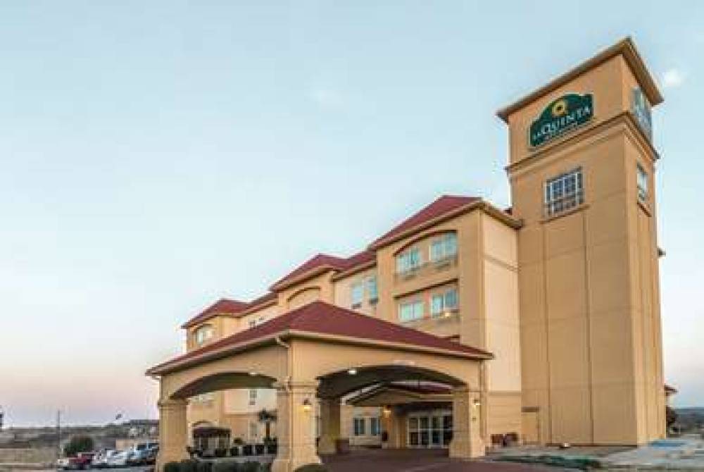 La Quinta Inn & Suites Fort Worth - Lake Worth 4