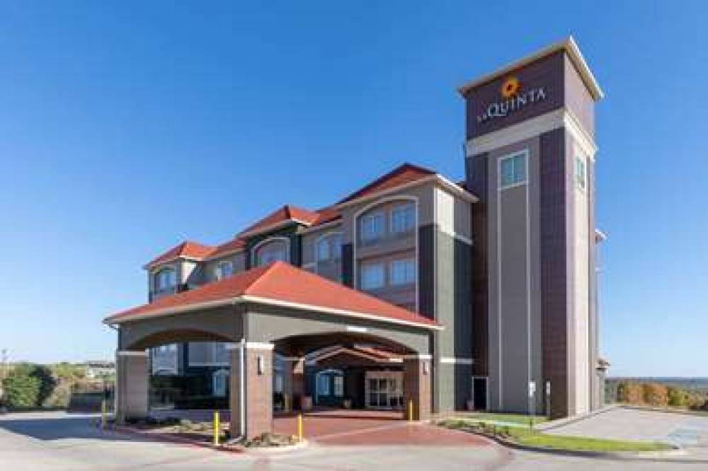 La Quinta Inn & Suites Fort Worth - Lake Worth 8