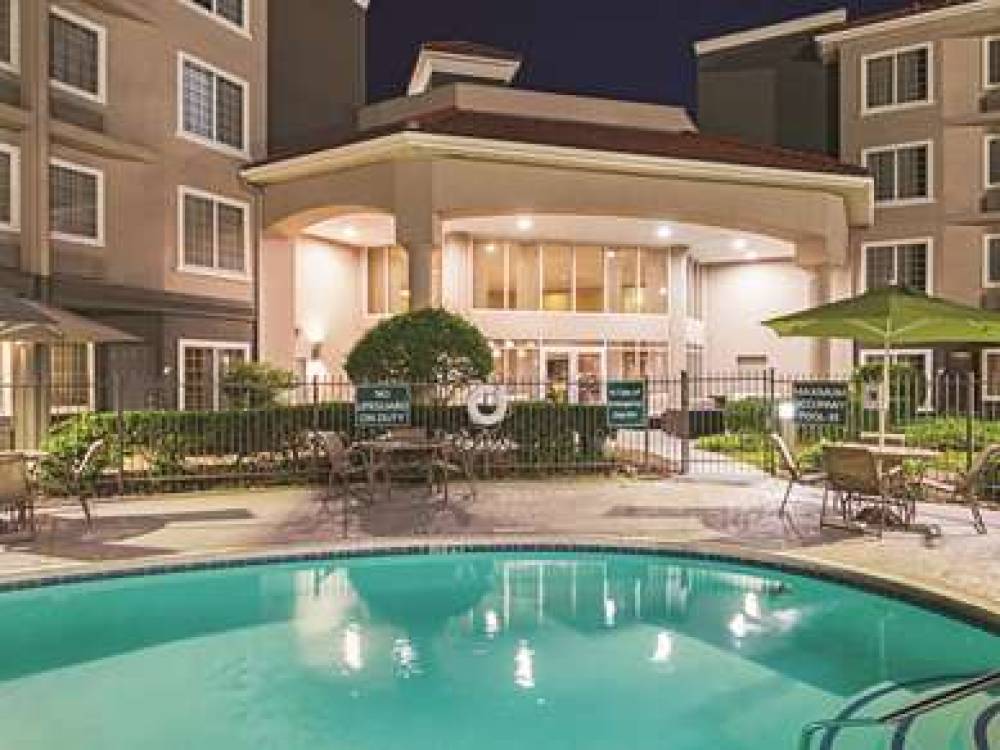 La Quinta Inn & Suites Fort Worth North 9