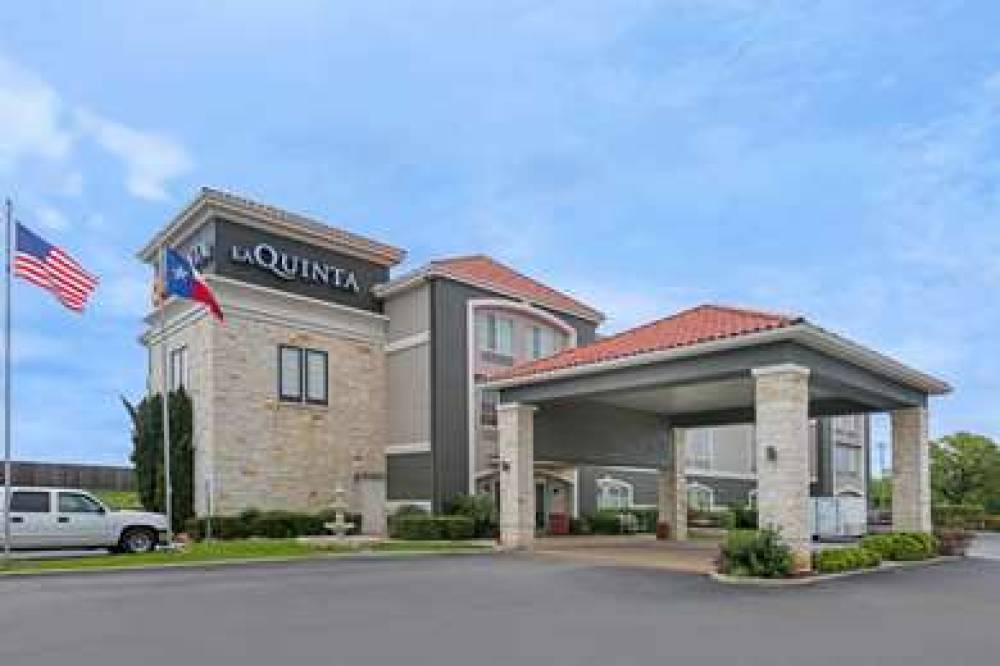 La Quinta Inn & Suites Fredericksburg 1