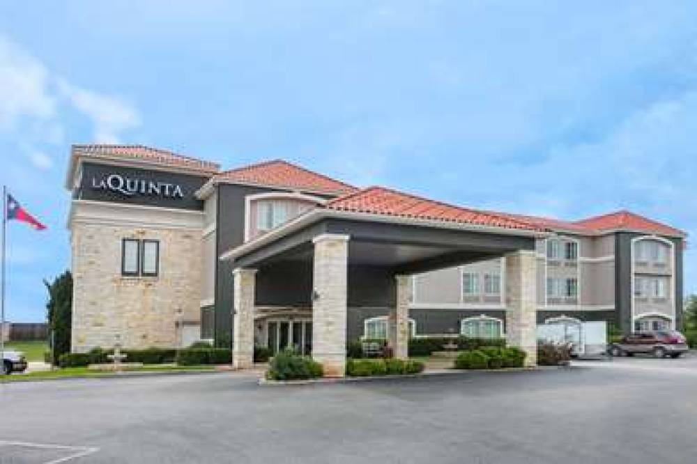 La Quinta Inn & Suites Fredericksburg 2