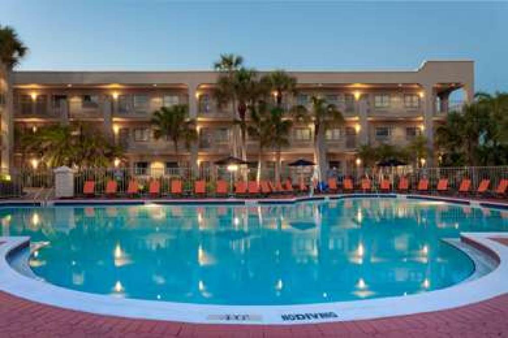 La Quinta Inn & Suites Ft. Myers - Sanibel Gateway 8