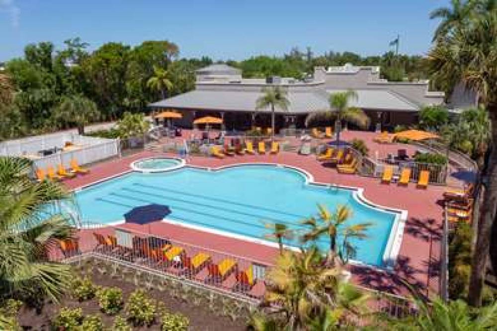 La Quinta Inn & Suites Ft. Myers - Sanibel Gateway 10