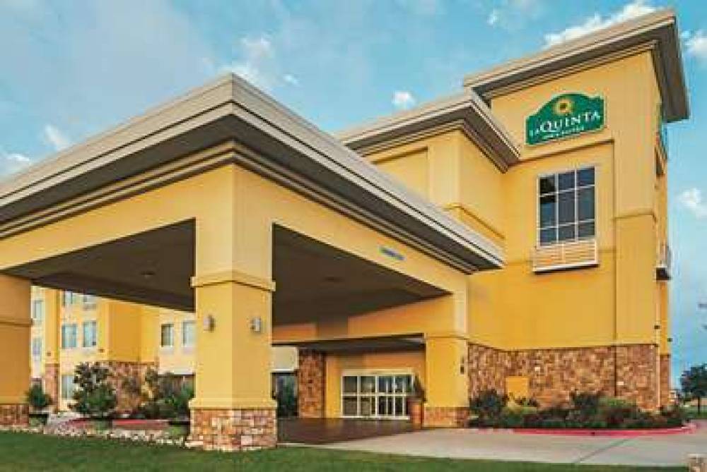 La Quinta Inn & Suites Ft. Worth - Forest Hill, TX 3