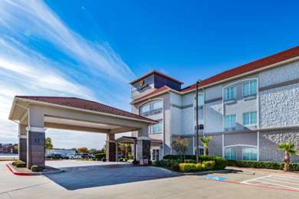 La Quinta Inn & Suites Garland Harbor Point 2