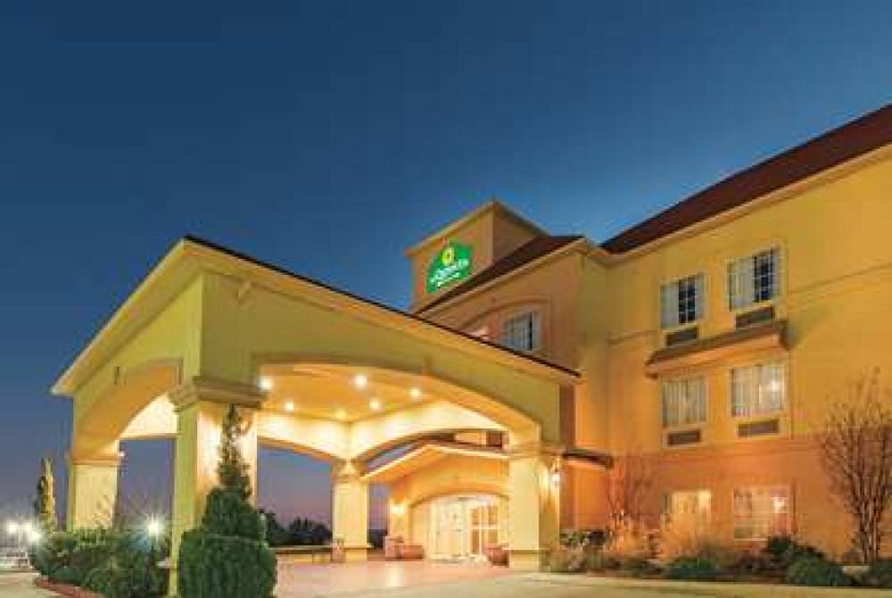 La Quinta Inn & Suites Glen Rose 2