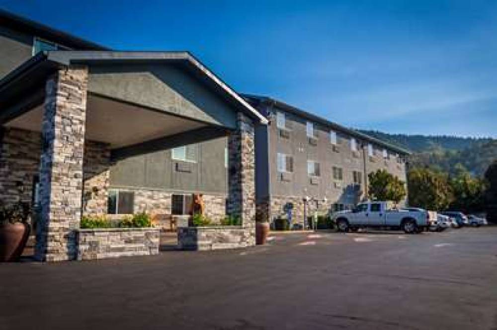 La Quinta Inn & Suites Grants Pass 1