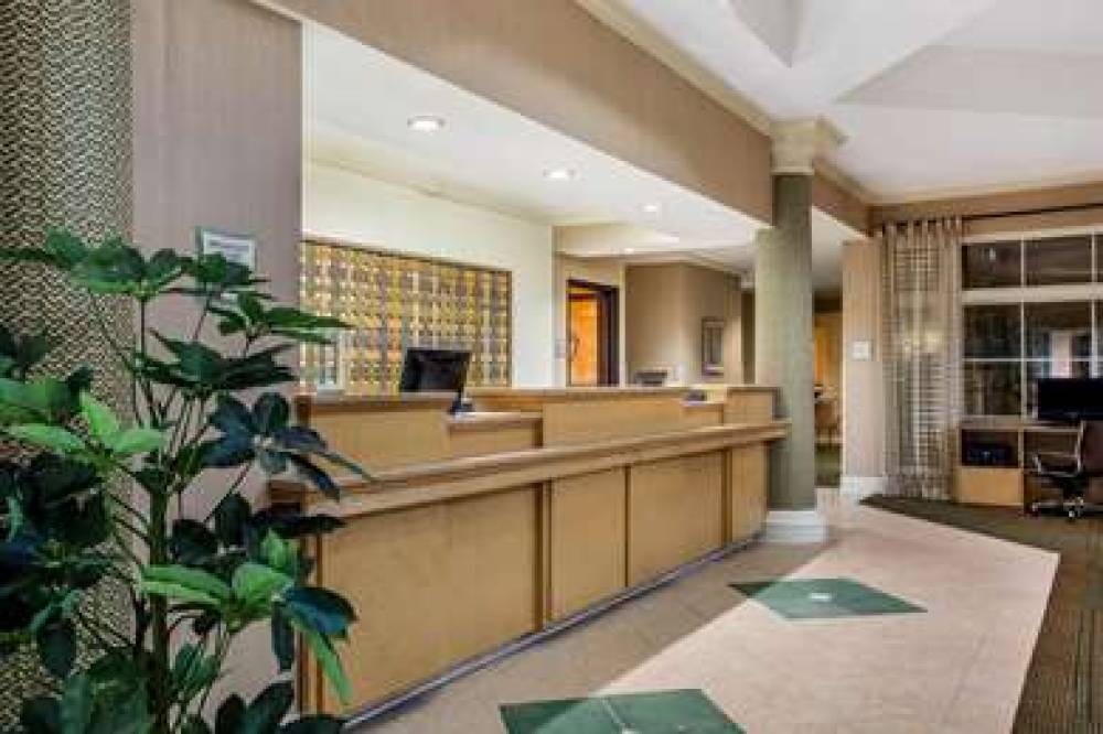 La Quinta Inn & Suites Greensboro 8