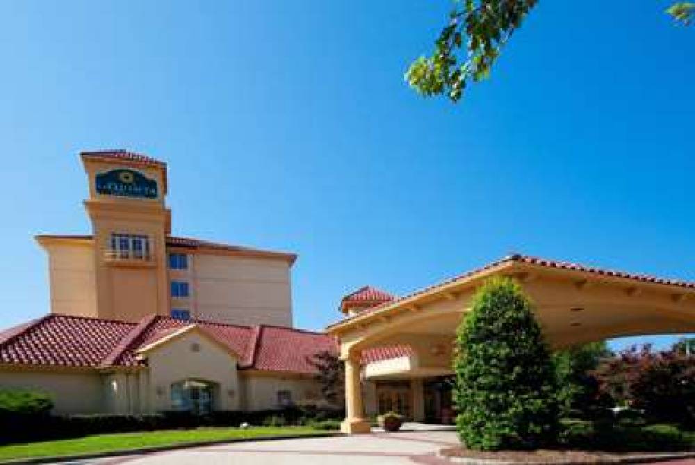 La Quinta Inn & Suites Greensboro 1