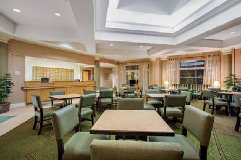 La Quinta Inn & Suites Greensboro 7