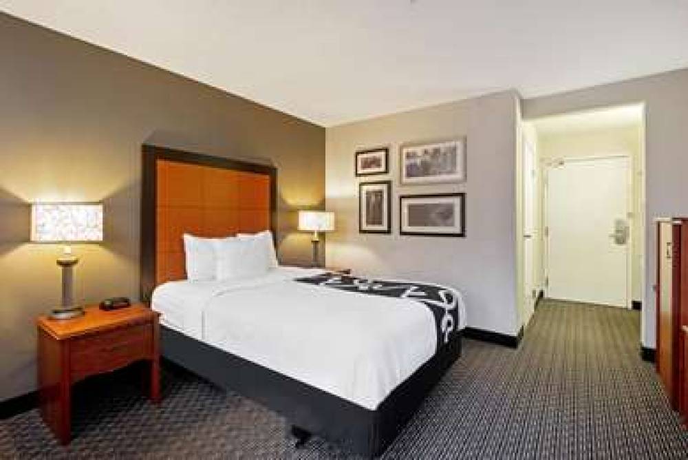 La Quinta Inn & Suites Harrisburg Airport Hershey 8