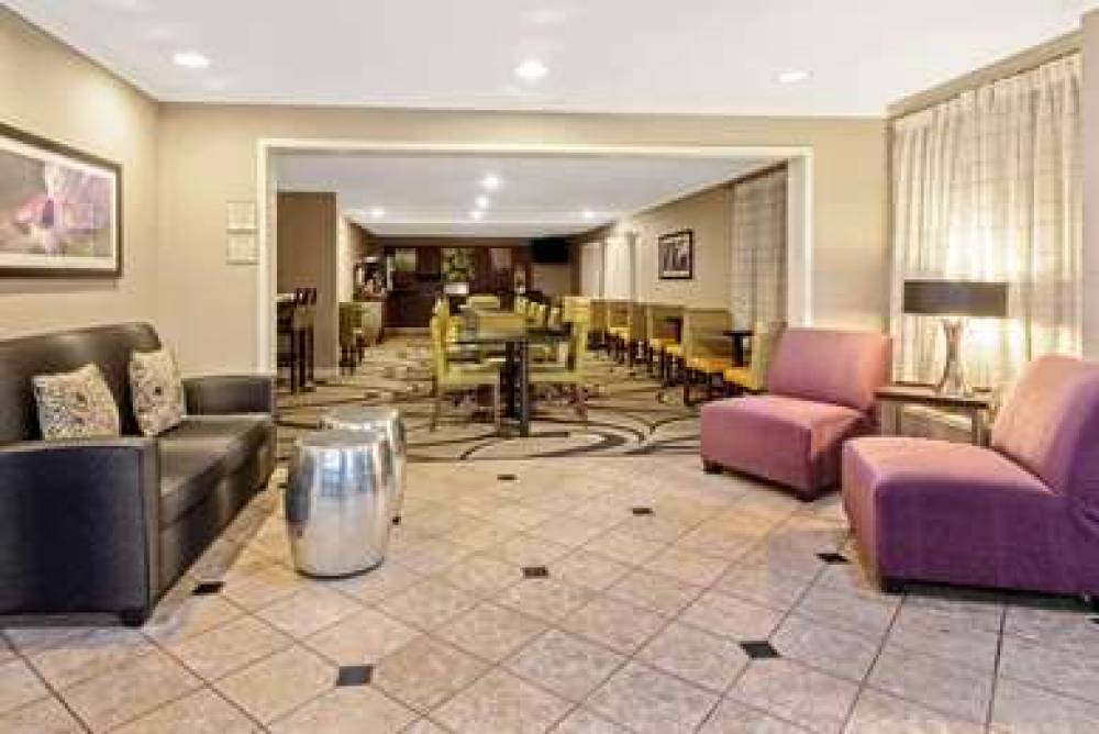 La Quinta Inn & Suites Harrisburg Airport Hershey 5