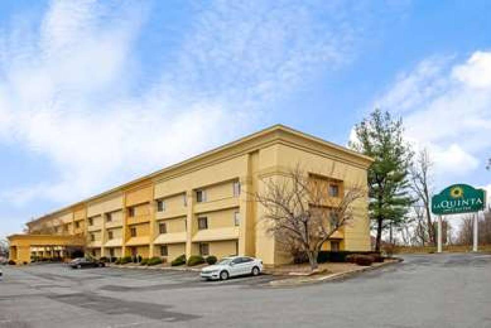 La Quinta Inn & Suites Harrisburg Airport Hershey 1